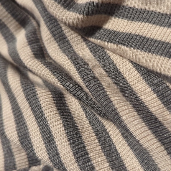 CAbi Long Sleeve Striped Cold Shoulder Top Medium - Picture 11 of 11